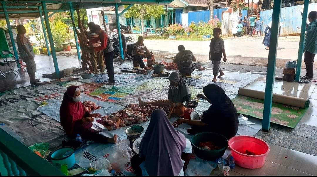 PEMOTONGAN HEWAN QURBAN DI KELURAHAN GAYAM