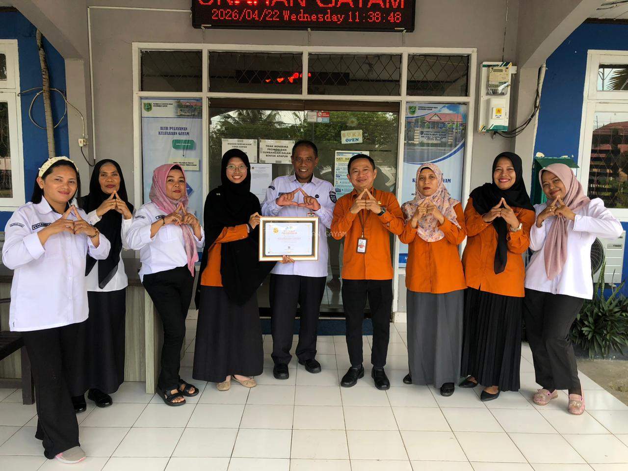 Penyerahan Sertifikat Penghargaan Kelurahan Cinta Statistik (Cantik)