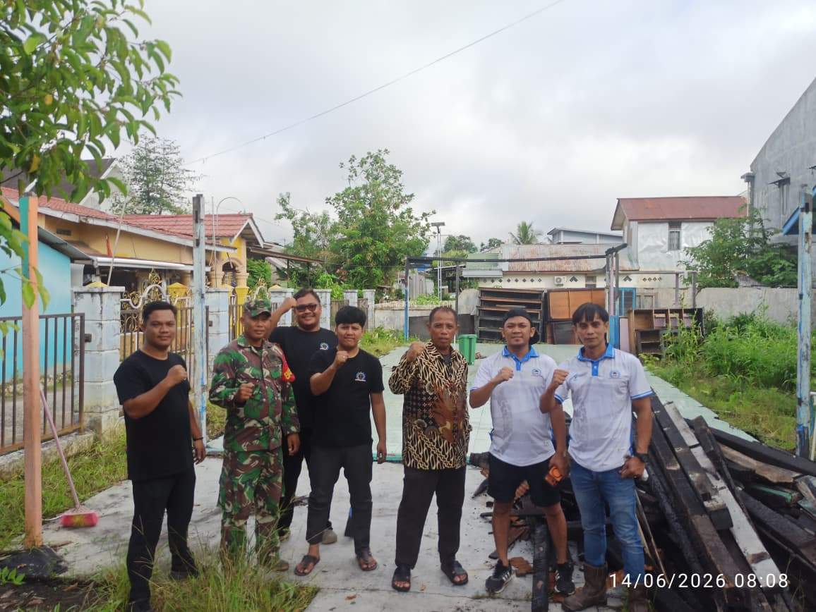 GIAT LPM KELURAHAN GAYAM MELAKUKAN KERJA BAKTI DI BALAI PERTEMUAN WARGA RT 10